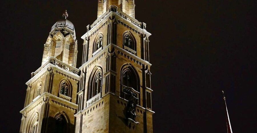 The Dark Side of Zurich: Self-Guided Audio City Tour - Paradeplatz Start: plug in and get moving