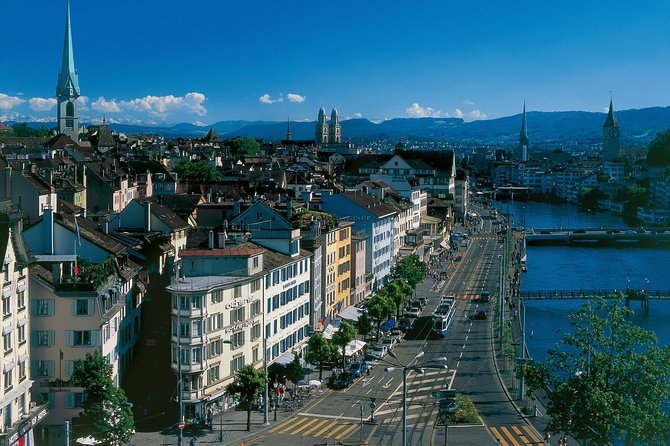 The Great Tour of Zurich by Bus and Boat - Lunch on your terms, plus the real risk of rushing