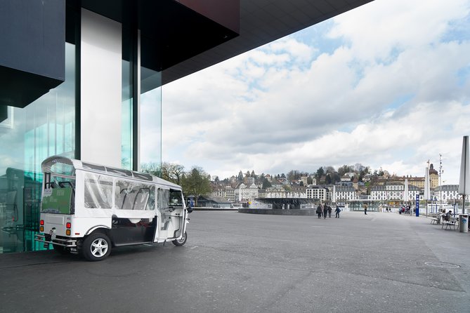 The heart of Lucerne with the Etuktuk - Lion Monument Lucerne: the emotional stop you will not forget