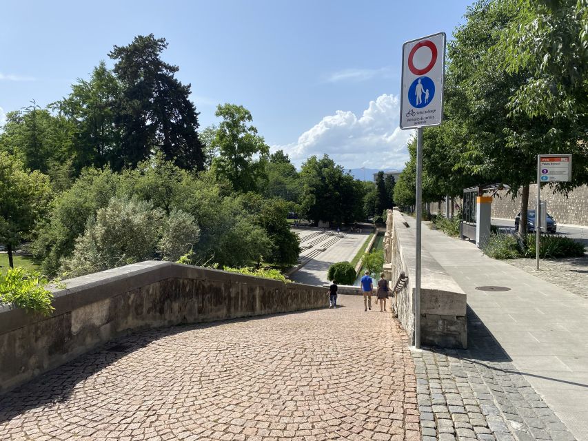 The Many Faces of Geneva: Self-Guided Audio City Tour - National Monument and the story behind the winning design