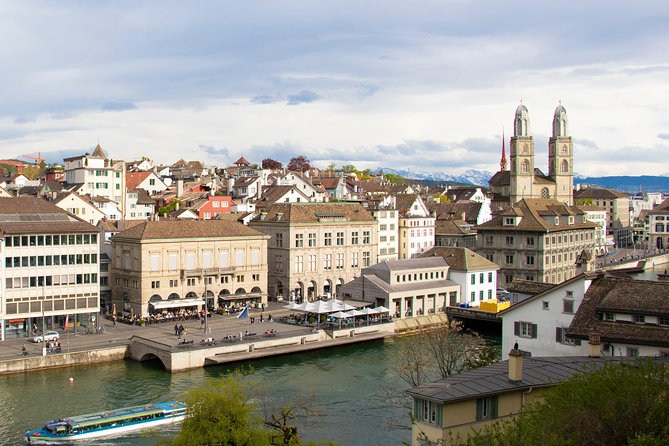 The Secret Doors of Zurich - Stop 3: photo time and the stories that stick