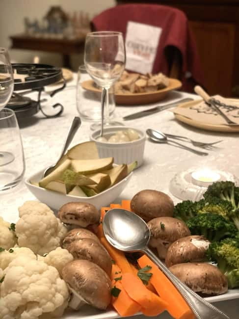 Traditional Swiss Dinner: Cheese Fondue, Appetizers/Dessert - Cheese fondue basics, but done in the Swiss way: the 200g main event