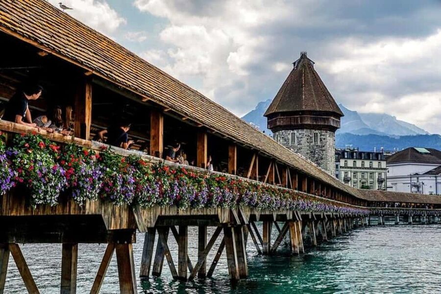 Zurich: 2 Hour VIP City Tour By Private Car - Altstadt First: Narrow Cobblestones and Medieval Streets