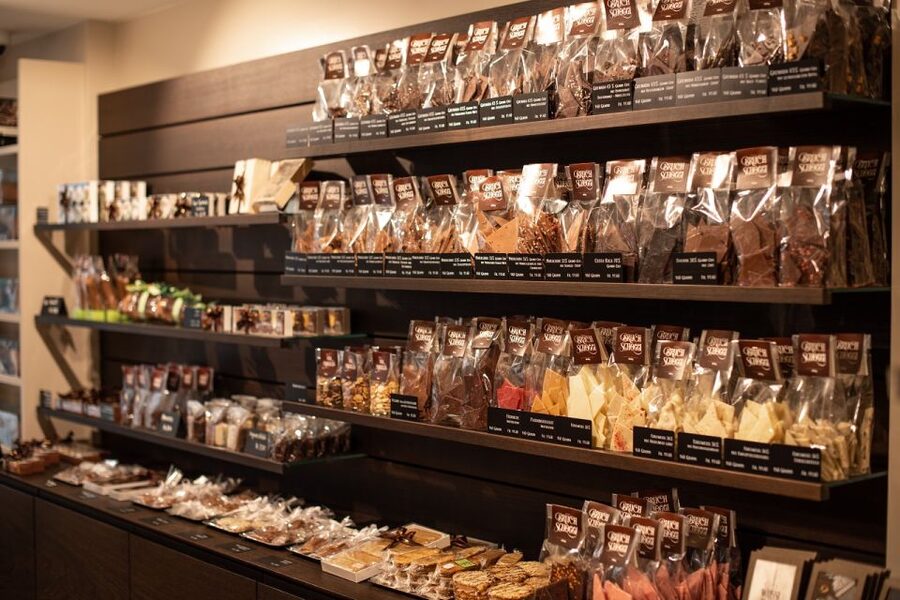 Zurich: Appenzell Day Trip with Farm Visit & Cheese Tasting - Chocolate manufacturing visit and tasting with the Maître Chocolatier