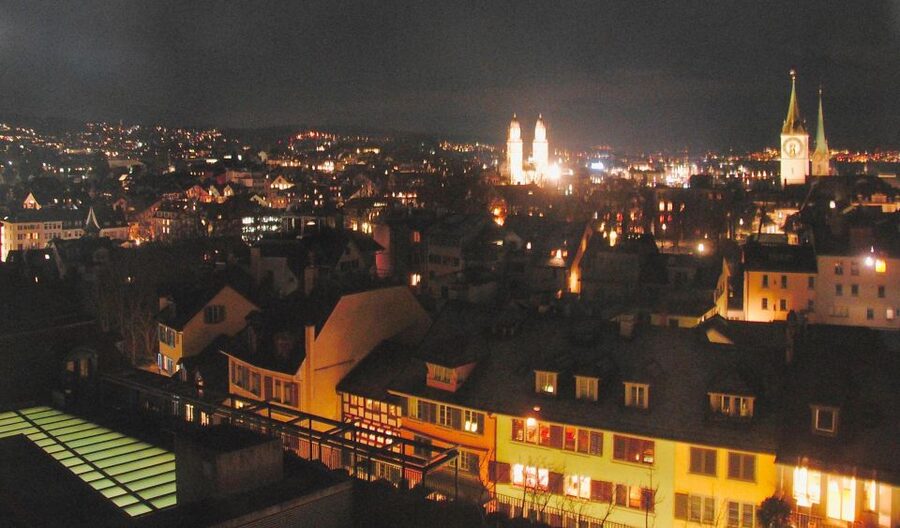 Zurich: bar tour - Where You Start: Zürich Main Station, In Front of Tourist Information