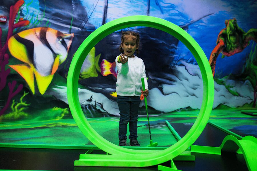 Zurich: Black Light Galaxy Minigolf - Black Light Galaxy Golf: What This Experience Feels Like