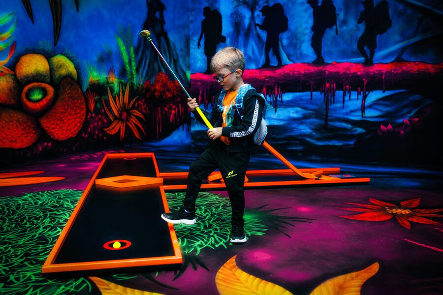 Zurich: Black Light Galaxy Minigolf - Price and Value: Is $19 Worth One Hour?