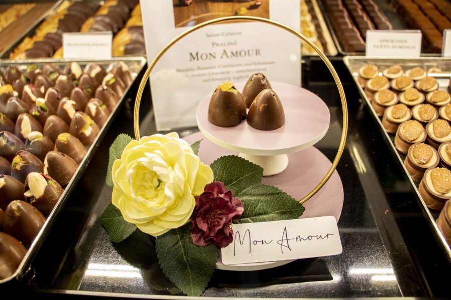 Zurich: Chocolate Tasting and Walking Tour with a Local - Four Chocolatiers, One Walk, Real Comparisons