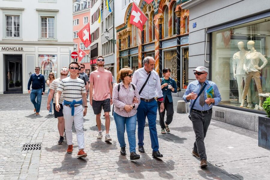 Zurich: City Highlights Tour by Bus, Cable Car, and Ferry - City driving that fills in the gaps: university quarter and Zürichberg