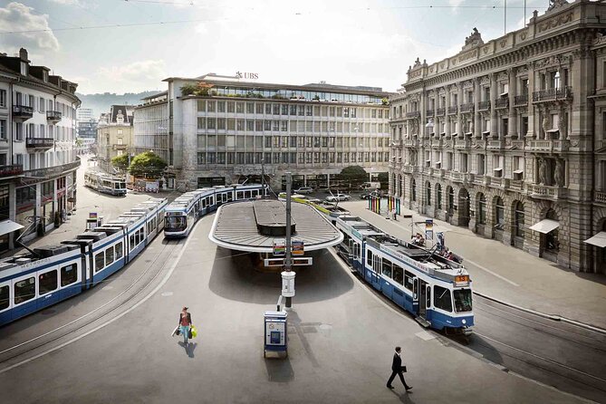 Zurich City & Lindt Home of Chocolate Last-Minute Tour - Paradeplatz to Bürkliplatz: banking square to river views