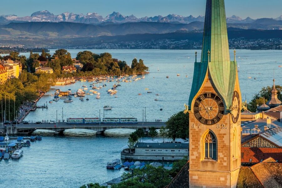 Zurich: City Top Attractions Tour by Bus with Audio Guide - University Quarter, Zürichberg, and Museum Areas in One Loop