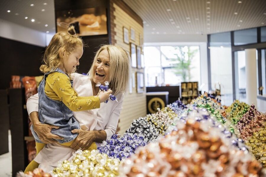 Zurich: City Tour, Cruise, and Lindt Home of Chocolate Visit - Practical Tips, Footwear, and the Small Stuff That Changes the Day