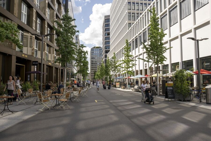 Zurich: City Walking Tour Made in Zurich - Why the Main Station area is the right place to hunt for real Zurich design