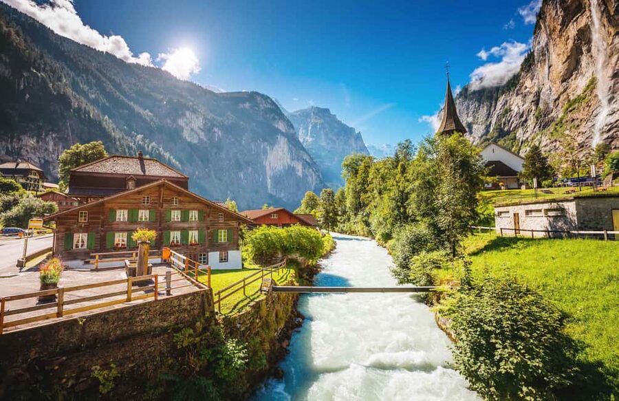 Zurich: Day Trip to Grindelwald & Interlaken with Photoshoot - Photo shoot support: how the day becomes “useful” pictures