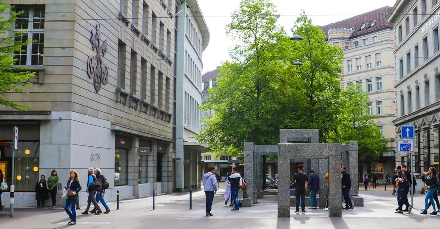 Zurich: Exclusive Swiss Banking Tour with a Local - Why a Zurich banking walk makes sense in 90 minutes