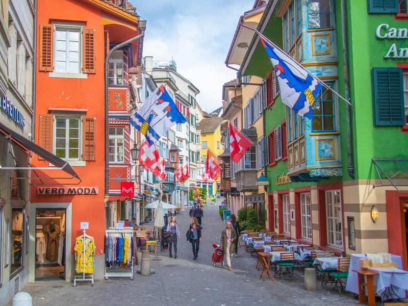 Zurich: Express Walk with a Local in 60 minutes - St. Peter’s Church and Augustinergasse: where the city gets human-scale