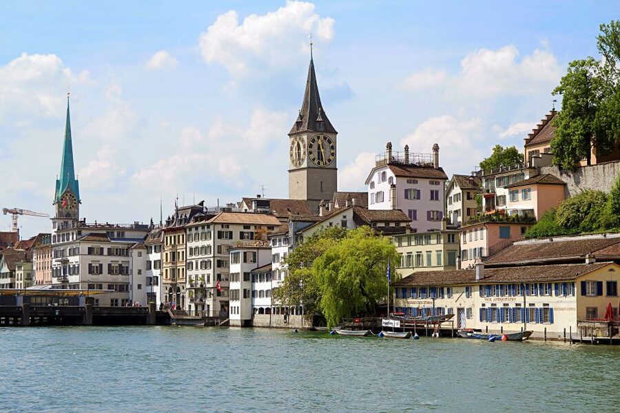Zurich: Express Walk with a Local in 60 minutes - The guides and the vibe: friendliness, schedule flexibility, and useful info