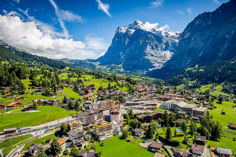 Zurich: Grindelwald, Interlaken & Lauterbrunnen Day Trip - The coach ride, plus how the guide keeps the day from unraveling