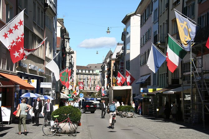 Zurich Highlights Private Guided Tour - Lindenhof Hill to Münster Bridge: the fastest way to understand Zurich