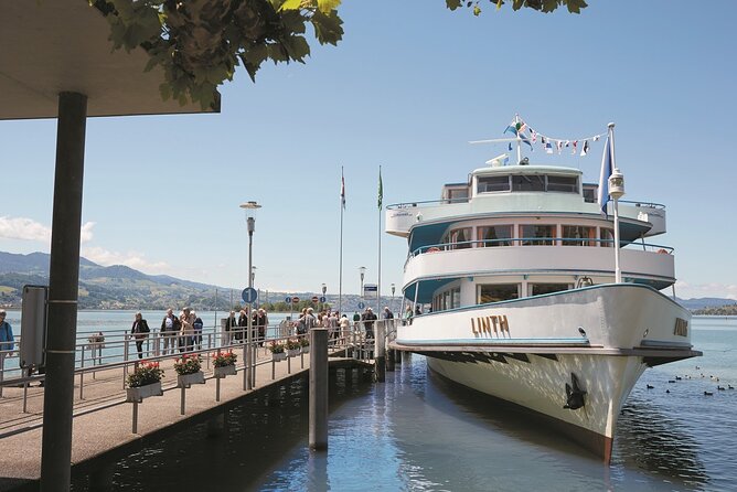 Zurich Highlights with Lake Cruise & Optional FIFA Museum Ticket - Lake Zurich Photo Stop and the Zürichberg View Mental Map
