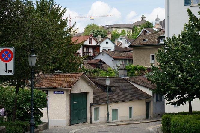 Zürich Historic District Tour - Lindenhof Hill: Historical Ruins You Can Feel in the Layout
