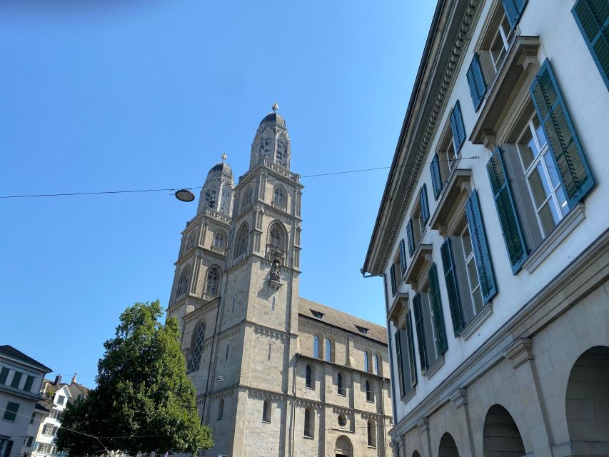 Zurich in the Mirror of the Past: Self-Guided Audio Tour - The core sightseeing route: churches, city center landmarks, and key monuments