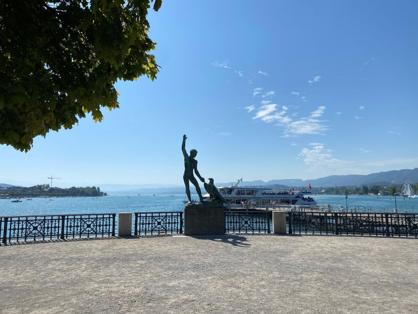 Zurich in the Mirror of the Past: Self-Guided Audio Tour - Paradeplatz and Bahnhofstrasse: where Zurich turns money into momentum