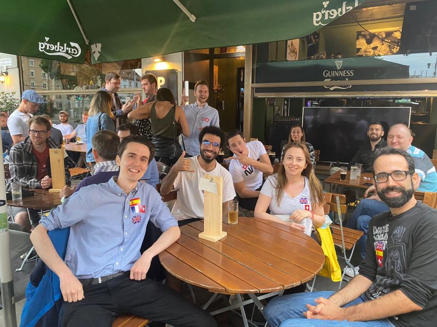 Zurich: Meet new people and enjoy free snacks - The red-shirt host and flag stickers, a simple plan that works