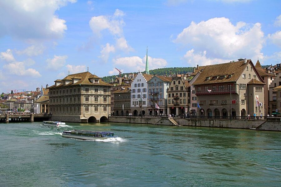 Zurich - Old Town Private Walking Tour - Meeting at Grossmünster, then getting the stories right away