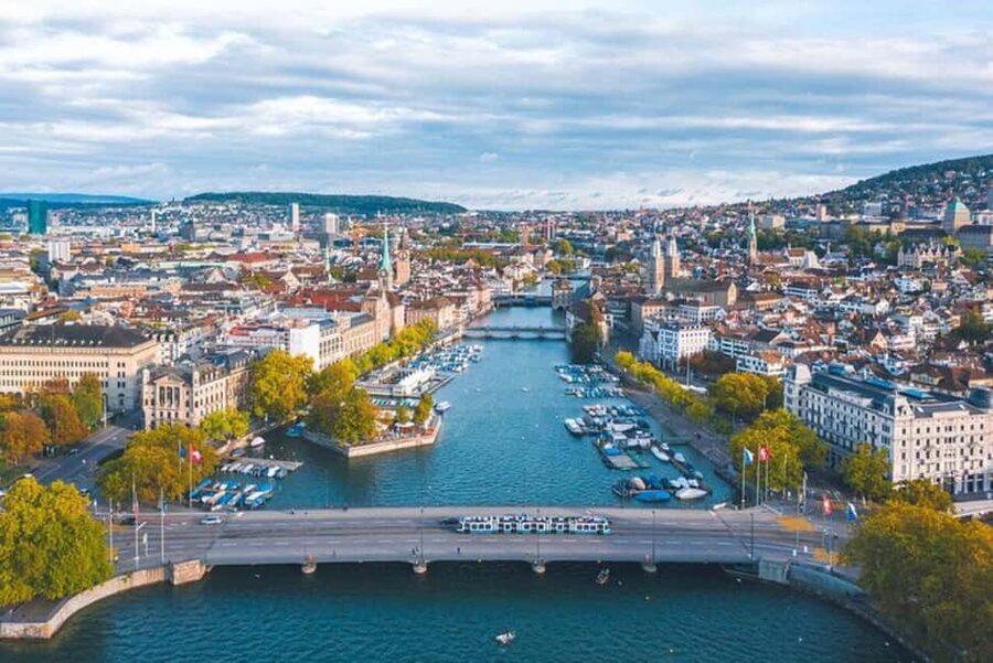 Zurich: Old Town Walking Tour - Brunngasse and Spiegelgasse: lanes, an old picture, and Lenin’s Zurich