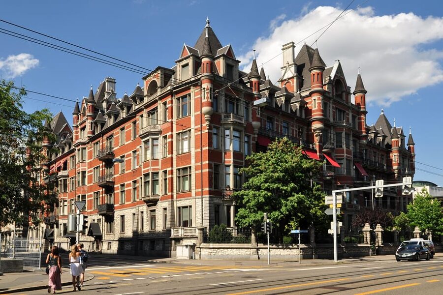 Zurich: Open Top Bus Sightseeing Tour with Optional Cruise - Limmatstrasse 4 and the red bus: how to meet the tour without wasting time