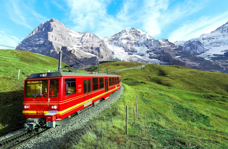 Zurich: Private tour to Interlaken, Grindelwald & Jungfrau - Interlaken on the Höheweg, why this stop matters