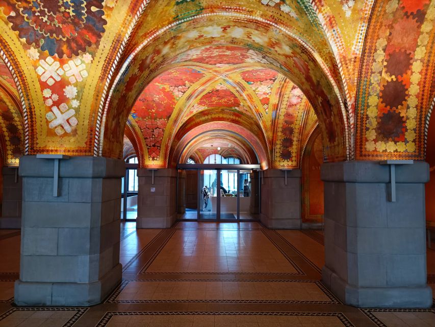 Zurich Private Walking Tour with a Local Guide - Bellevue and Sechseläutenplatz: Lake Air and Square Time