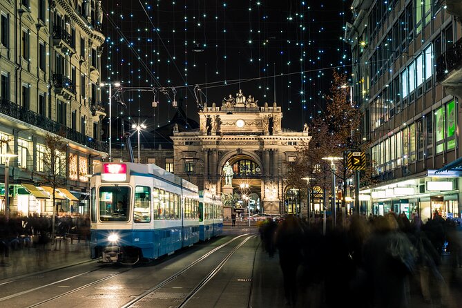 Zurich’s Enchanted Christmas: A Festive Journey - Werdmühleplatz’s Singing Christmas Tree: carols in the city