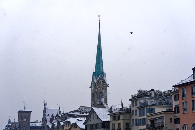 Zurich’s Enchanted Christmas: A Festive Journey - Stop-by-stop: Zurich HB and the first market mood