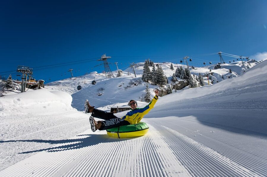 Zurich: Titlis Beginner Ski day snow experience & Lucerne - Lucerne Break Time: Chapel Bridge and the Lion Monument