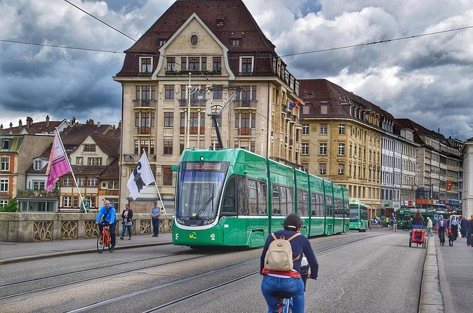 Zurich Walking Tour: Explore Top Sights & Hidden Gems - Price and Pace: Is It Worth $39 for Two Hours?